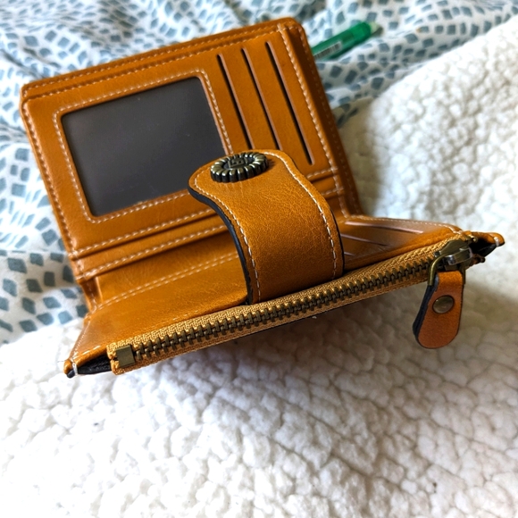 Wallet - Picture 2 of 4